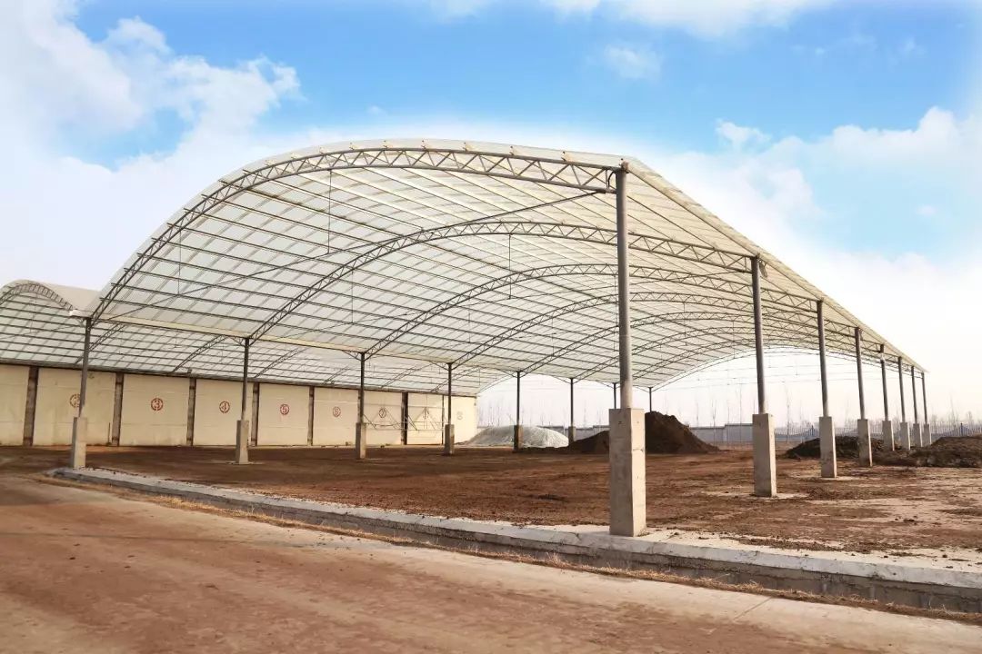 1518846458138411.jpg 帶罩棚室外堆料場(chǎng).jpg