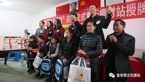 1525339443885292.jpg 愛(ài)心書包.jpg